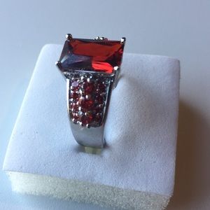 Stamped 925(sterling silver)4 CARAT GARNET RING